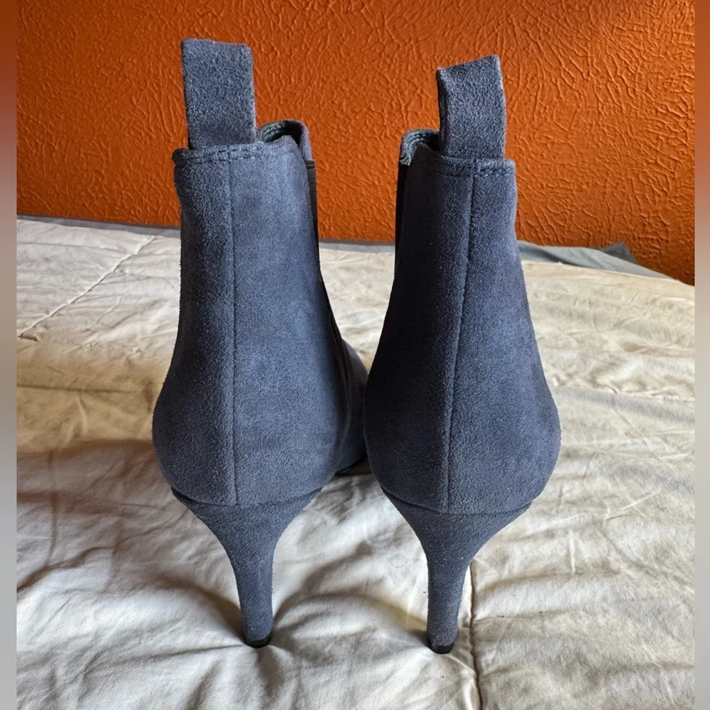 Clarks Carlita Quinn Navy Blue Suede Ankle Bootie Heels, Size 7 - Picture 5 of 14